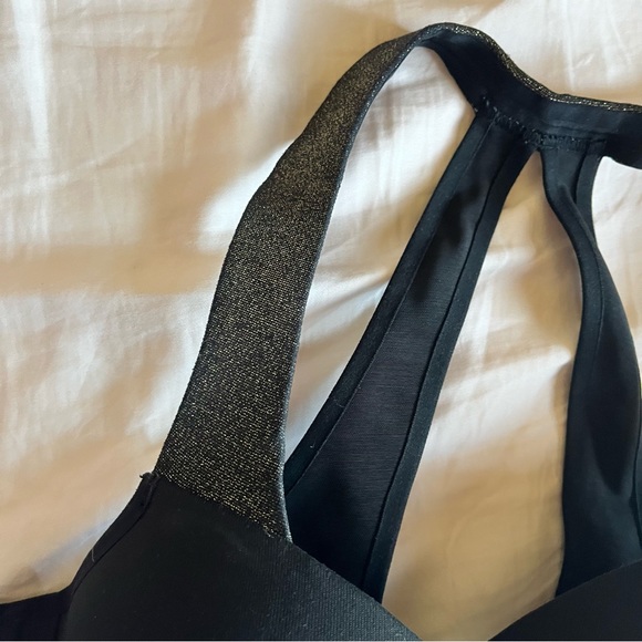 Victoria’s Secret VSX Women’s Black and Gold Shimmer Sports Bra - Picture 4 of 4